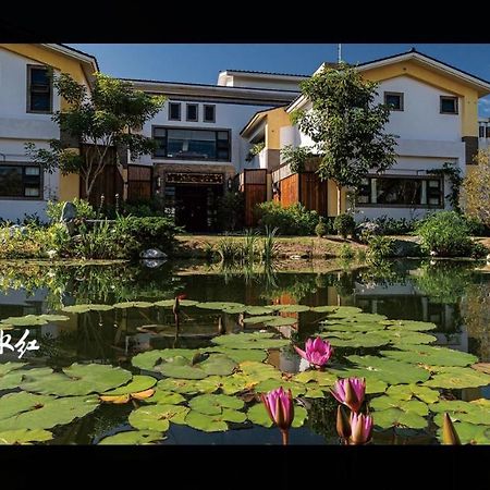 Apartamento 山花映水紅莊園民宿 Yuemei Exterior foto